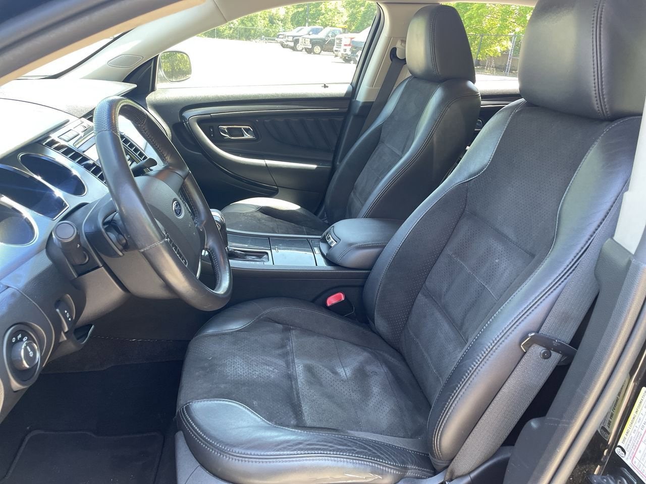 Thumbnail: 2011 Ford Taurus - 12