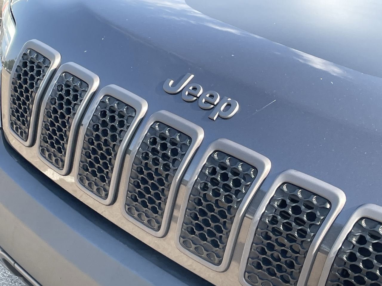 Thumbnail: 2019 Jeep Cherokee - 35