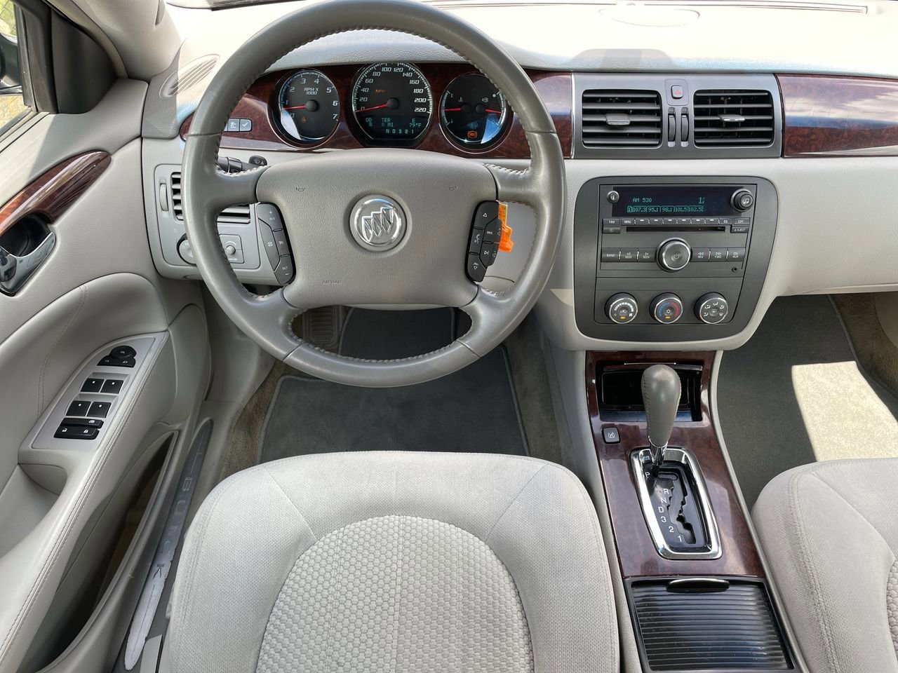 Thumbnail: 2011 Buick Lucerne - 11