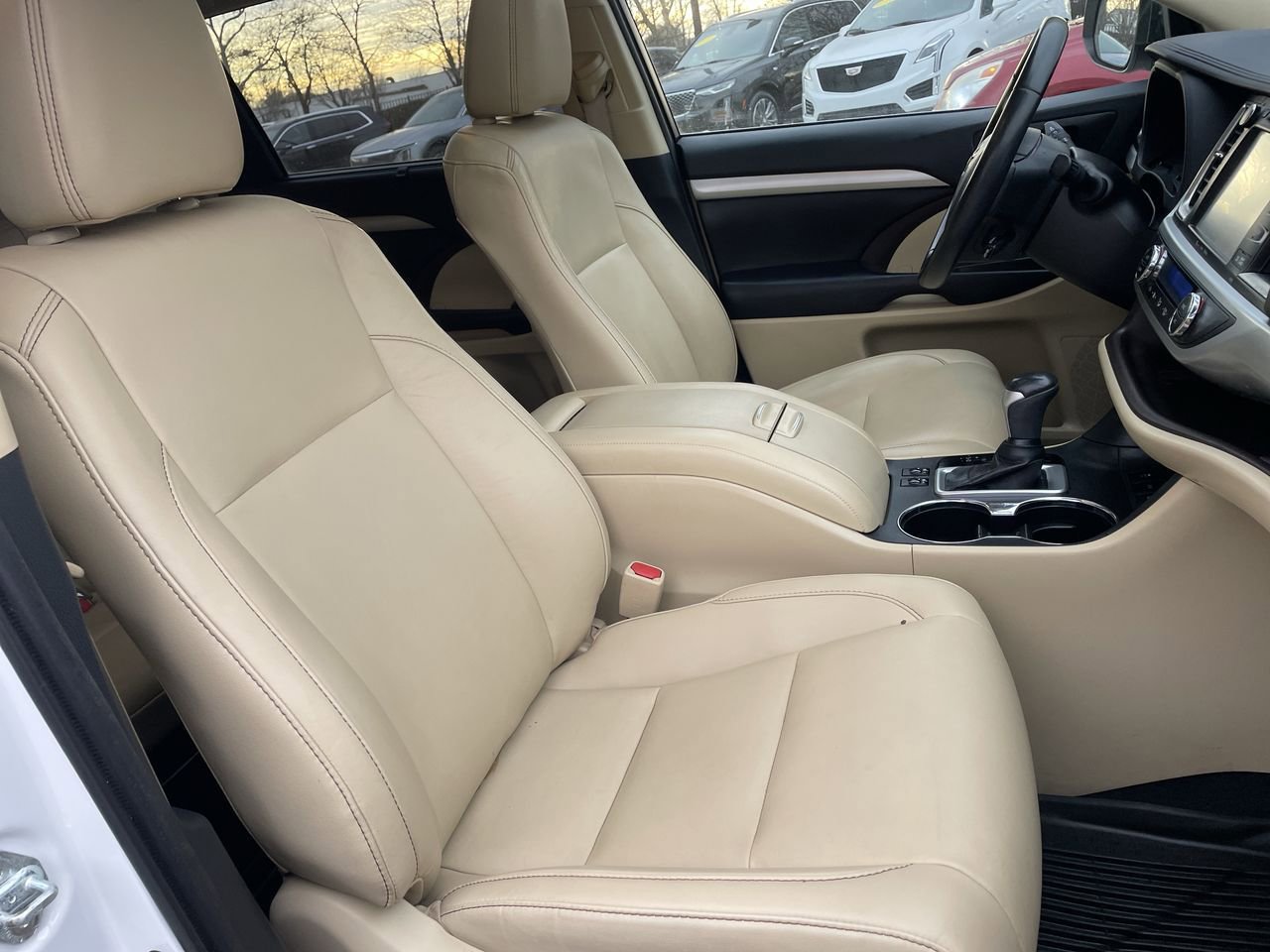 Thumbnail: 2019 Toyota Highlander - 14