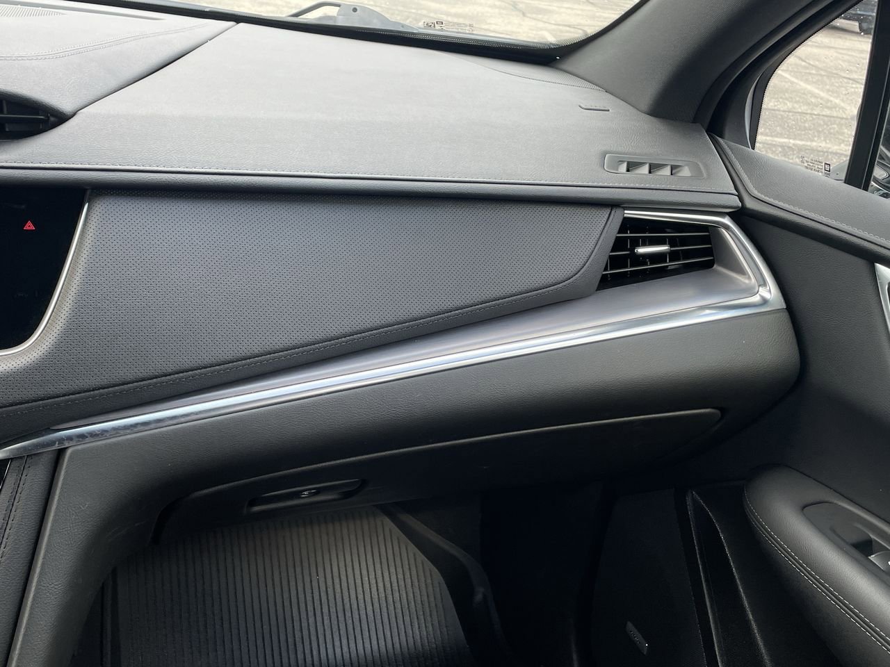 Thumbnail: 2023 Cadillac XT5 - 16