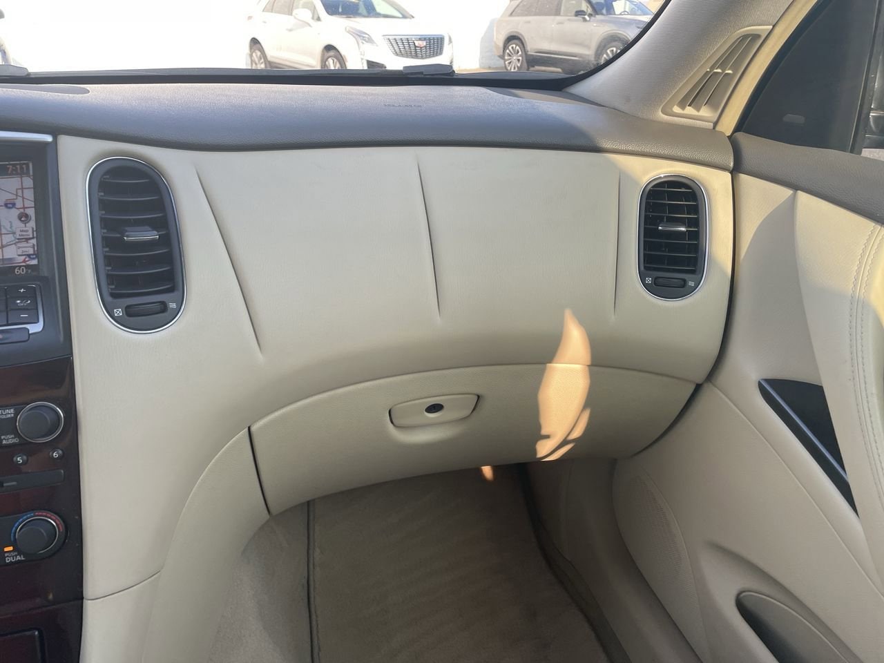 Thumbnail: 2011 INFINITI EX35 - 16