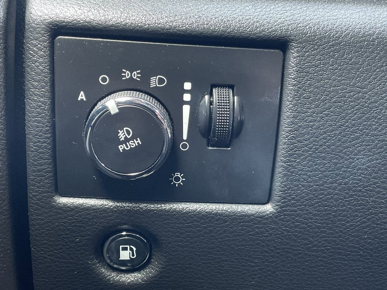 Thumbnail: 2017 Jeep Grand Cherokee - 28