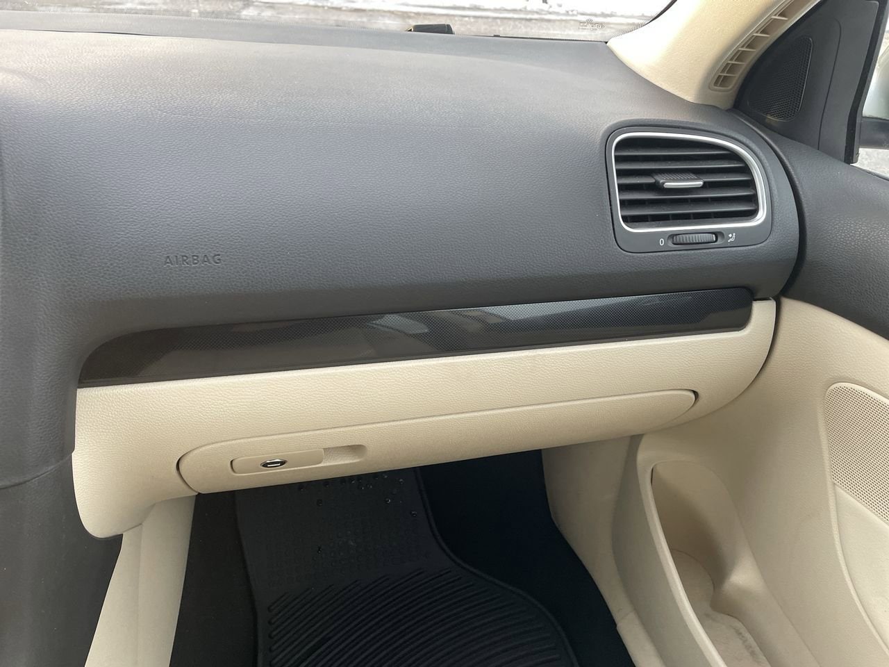 Thumbnail: 2013 Volkswagen Jetta - 16