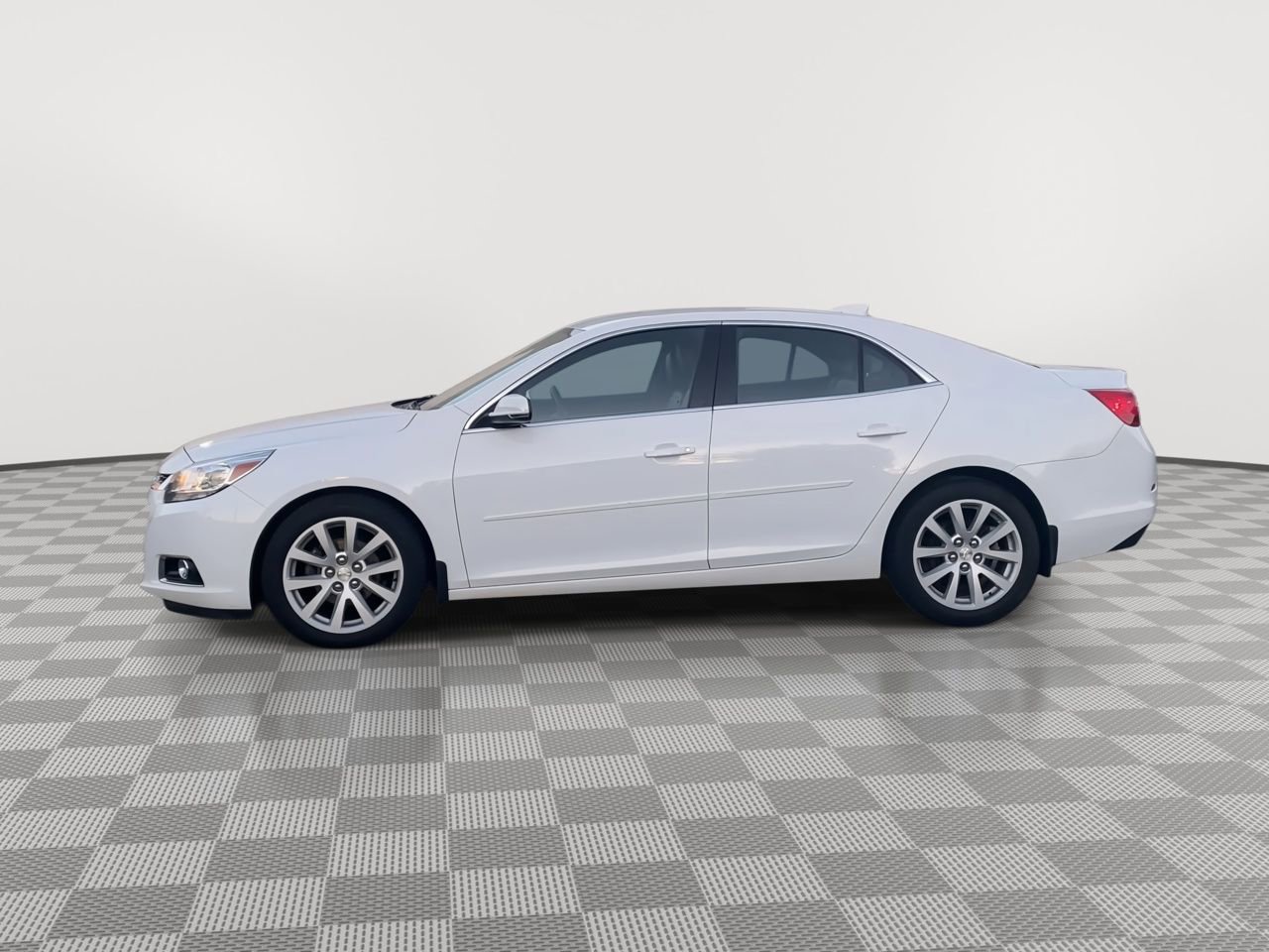 Thumbnail: 2015 Chevrolet Malibu - 5