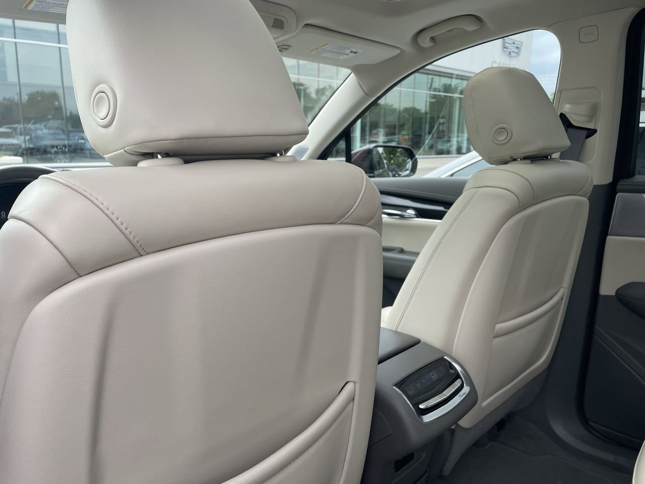 Thumbnail: 2022 Cadillac XT6 - 21