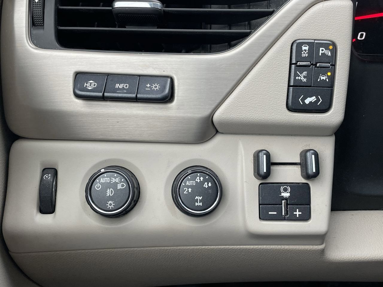 Thumbnail: 2016 GMC Yukon - 33