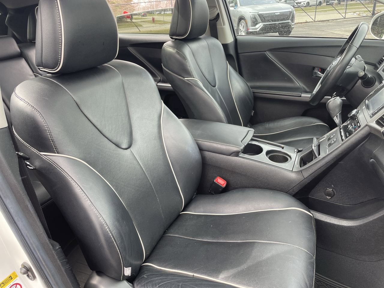 Thumbnail: 2013 Toyota Venza - 14