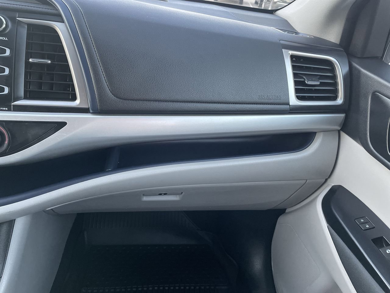 Thumbnail: 2019 Toyota Highlander - 16