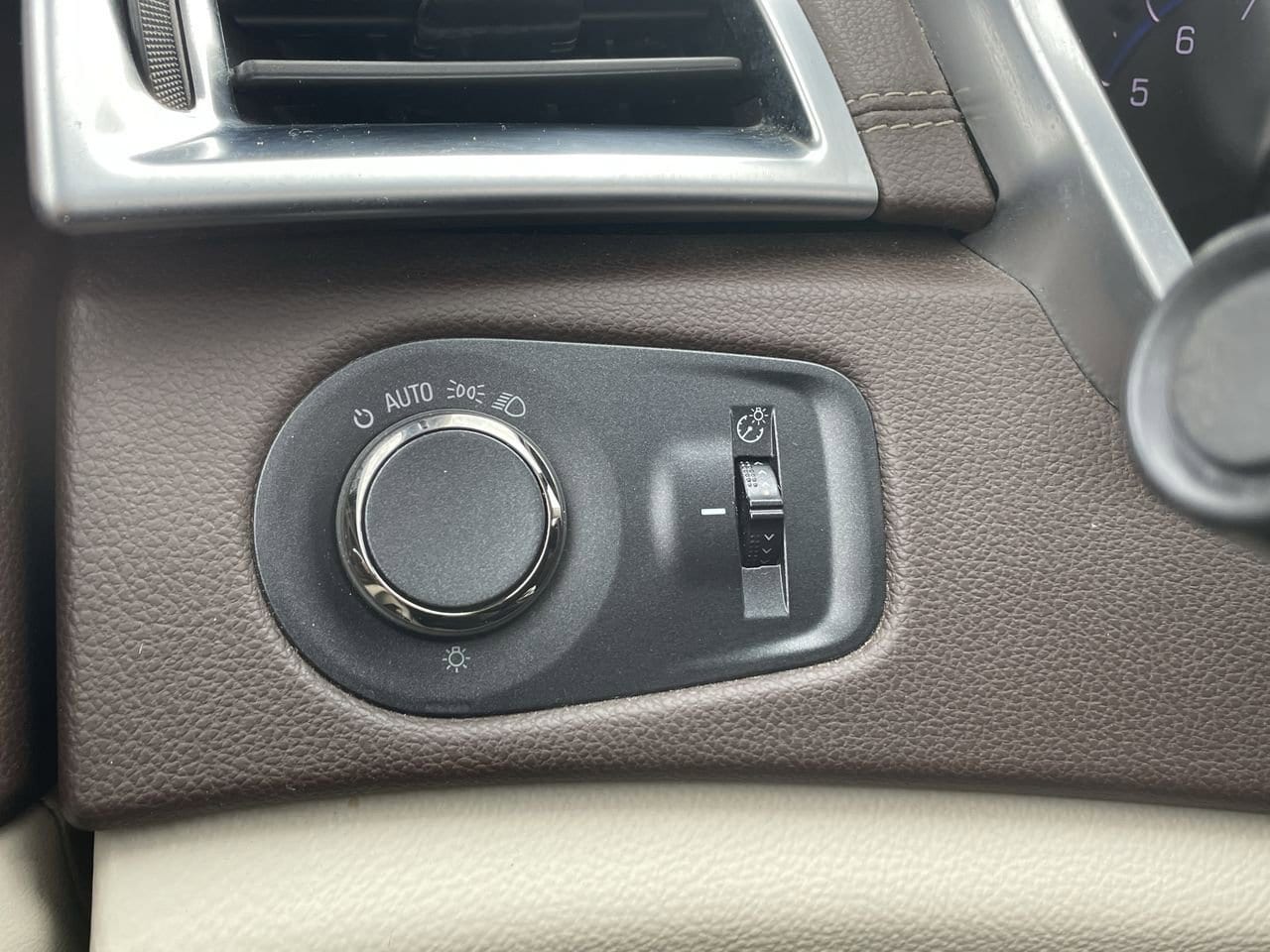 Thumbnail: 2015 Cadillac SRX - 30