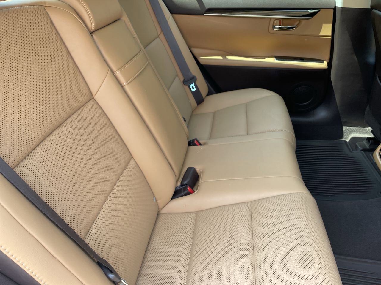 Thumbnail: 2016 Lexus ES - 15