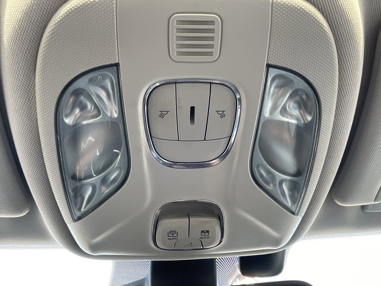 Thumbnail: 2018 Jeep Compass - 32