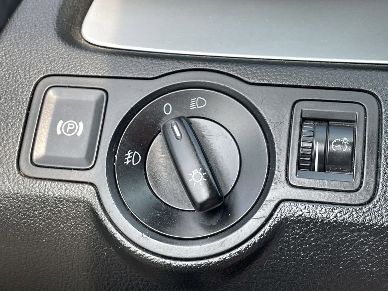Thumbnail: 2010 Volkswagen Passat - 26
