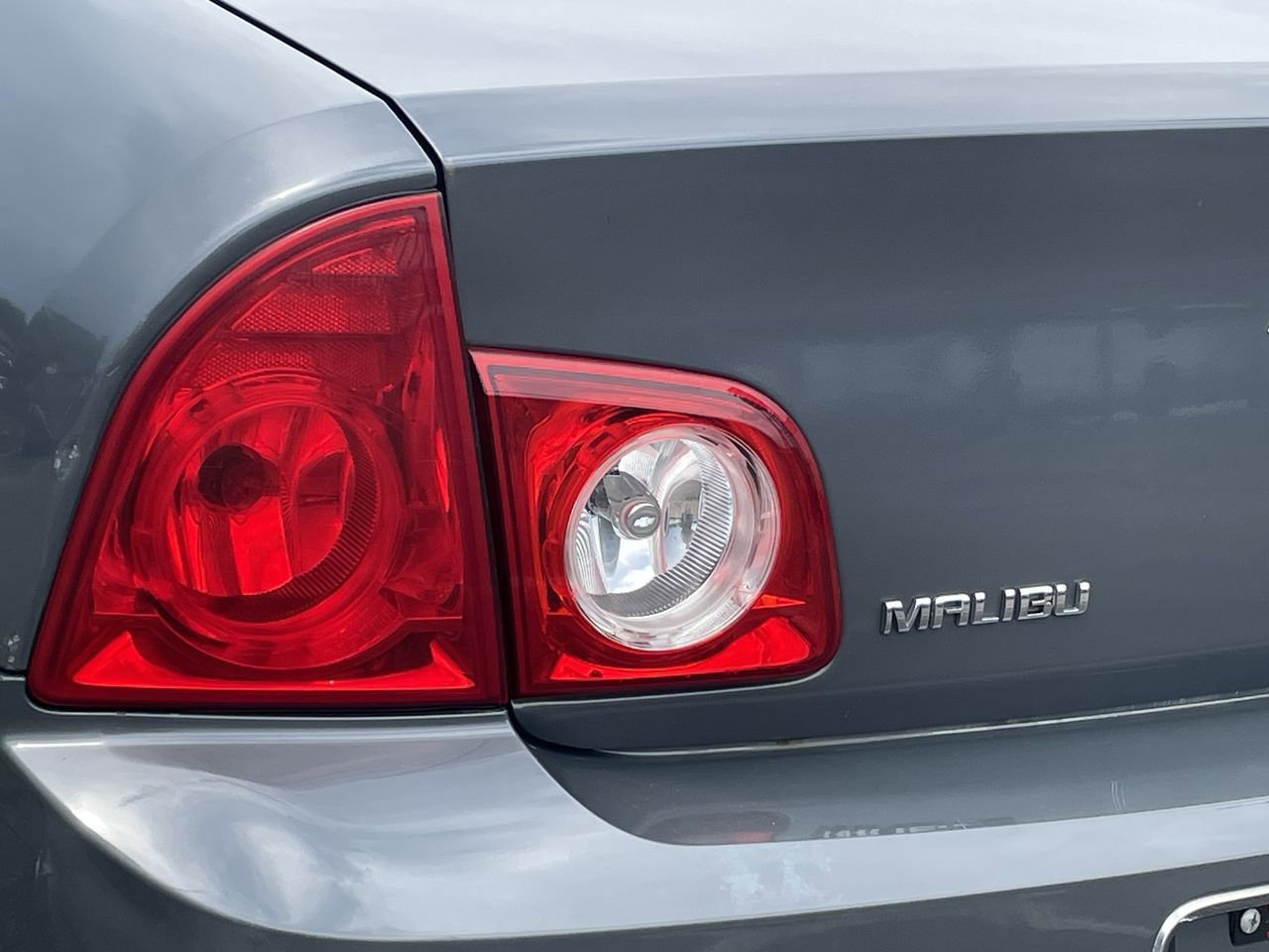 Thumbnail: 2009 Chevrolet Malibu - 32