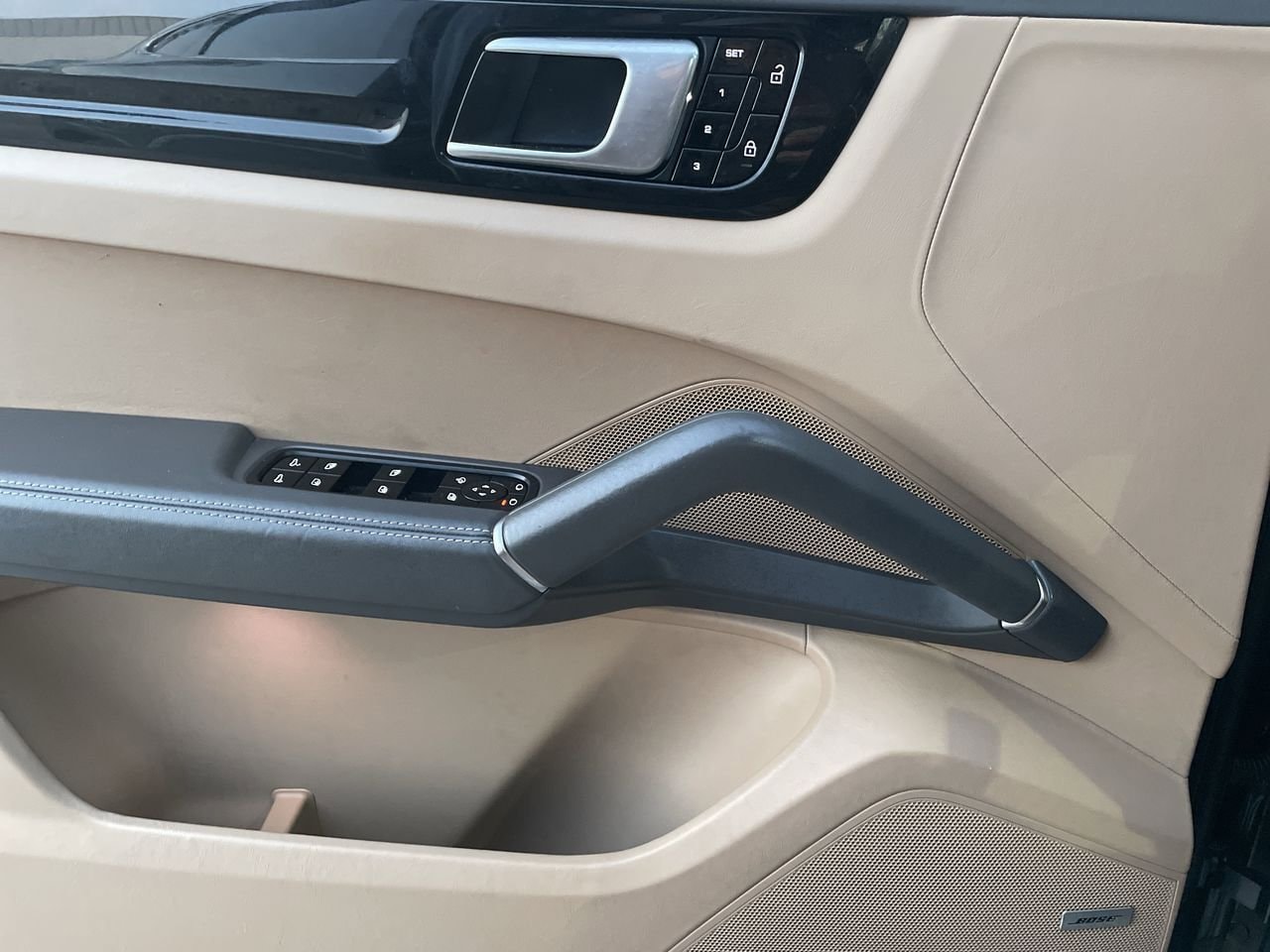 Thumbnail: 2019 Porsche Cayenne - 34