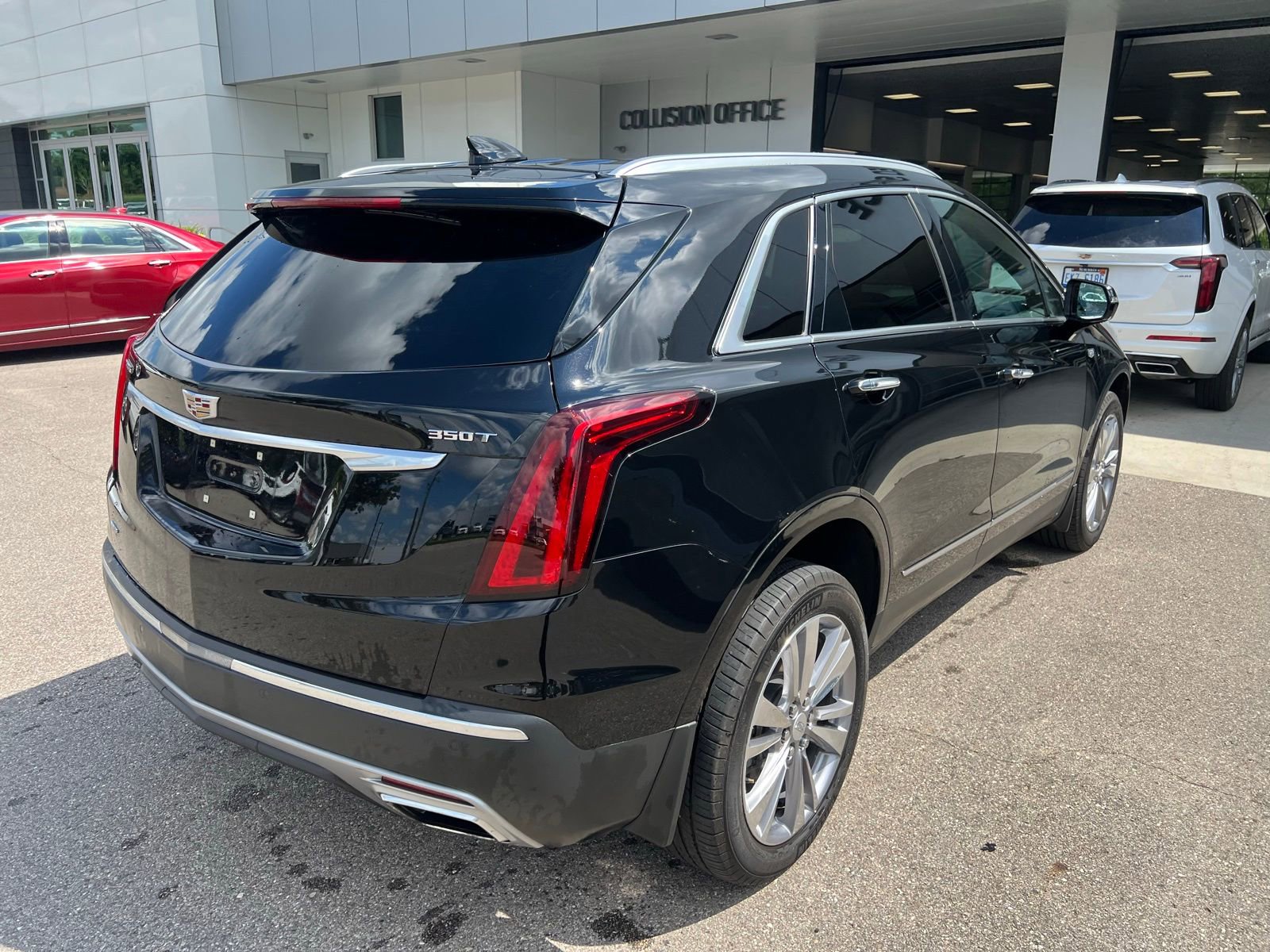 Thumbnail: 2023 Cadillac XT5 - 3
