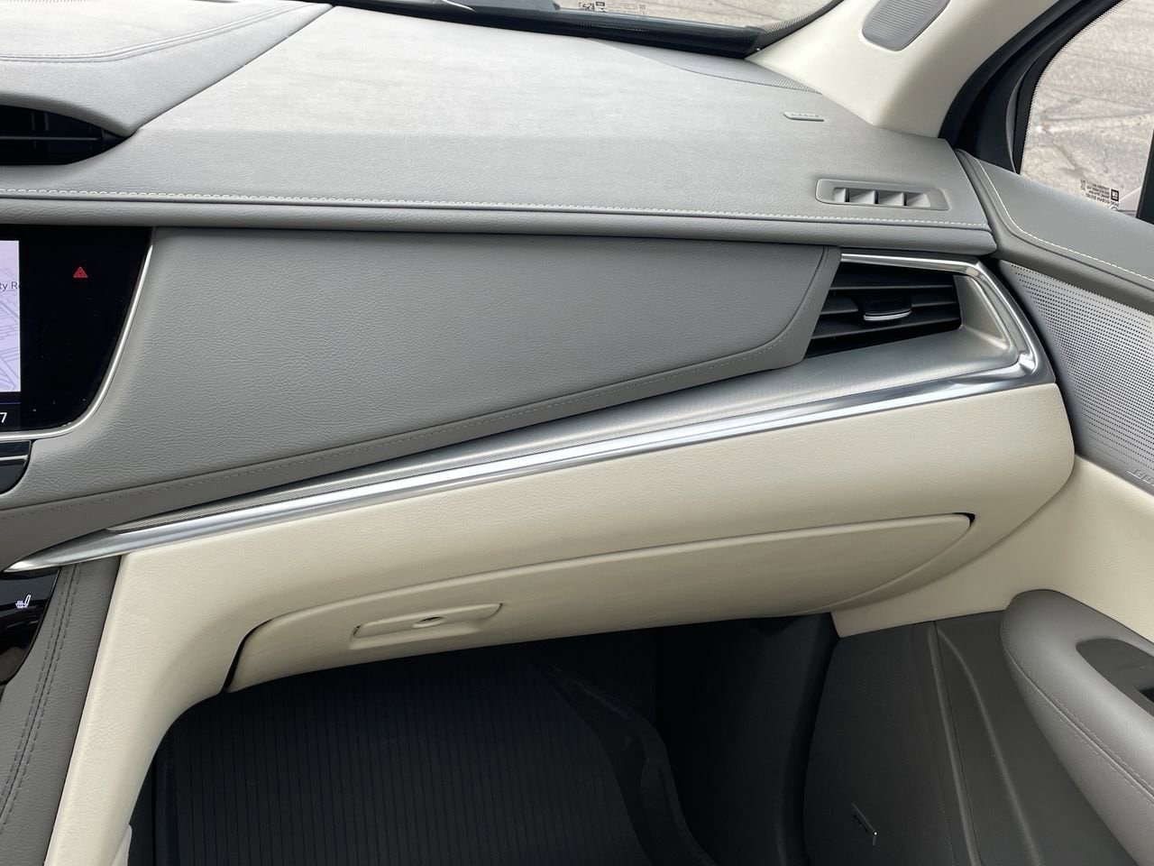 Thumbnail: 2023 Cadillac XT5 - 16