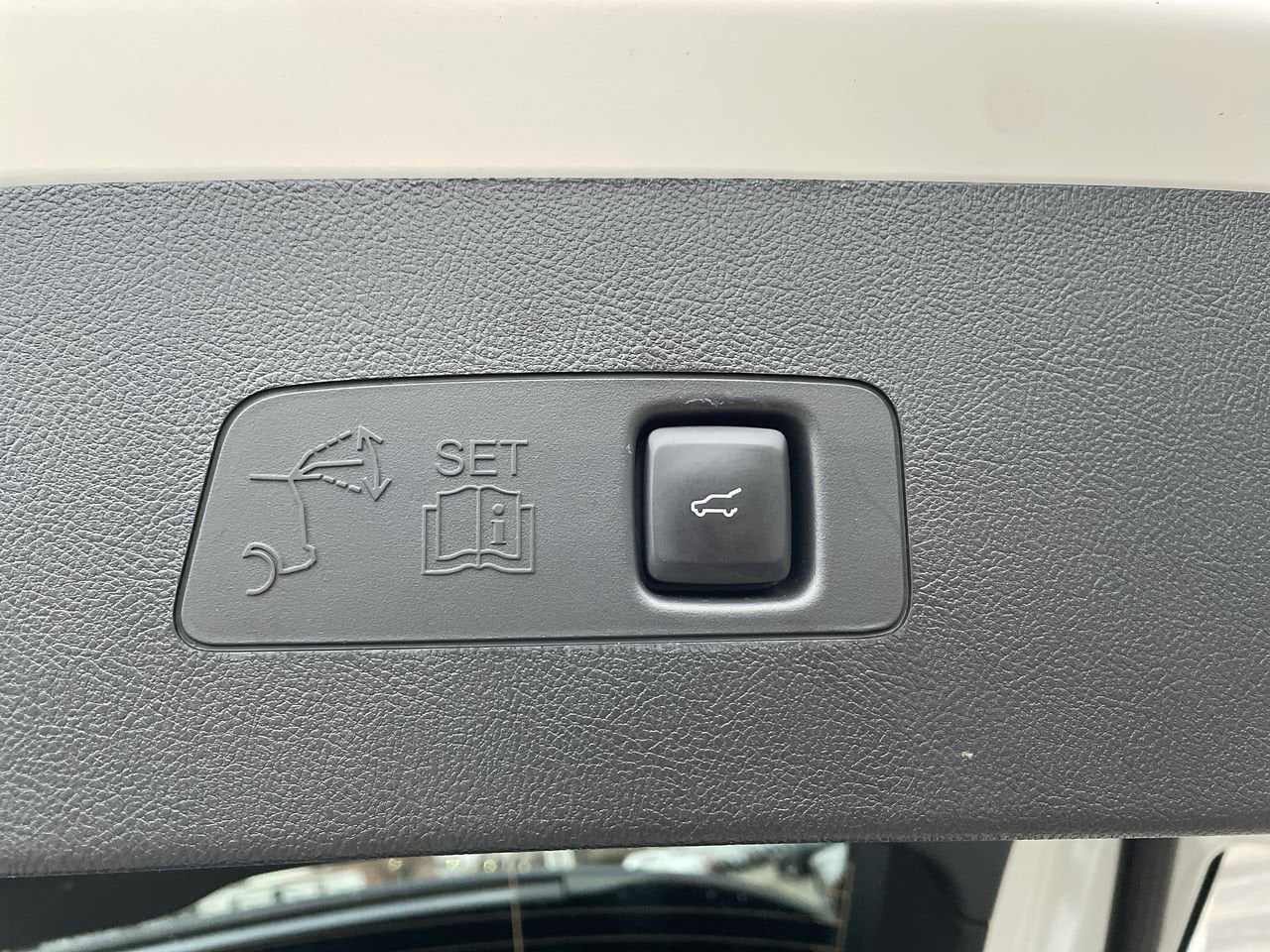 Thumbnail: 2023 Lincoln Corsair - 18