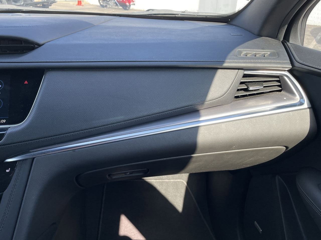 Thumbnail: 2024 Cadillac XT5 - 16