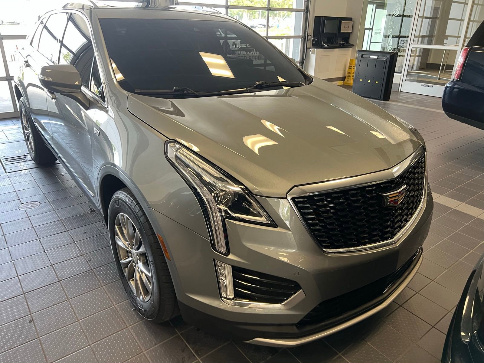Thumbnail: 2023 Cadillac XT5 - 4