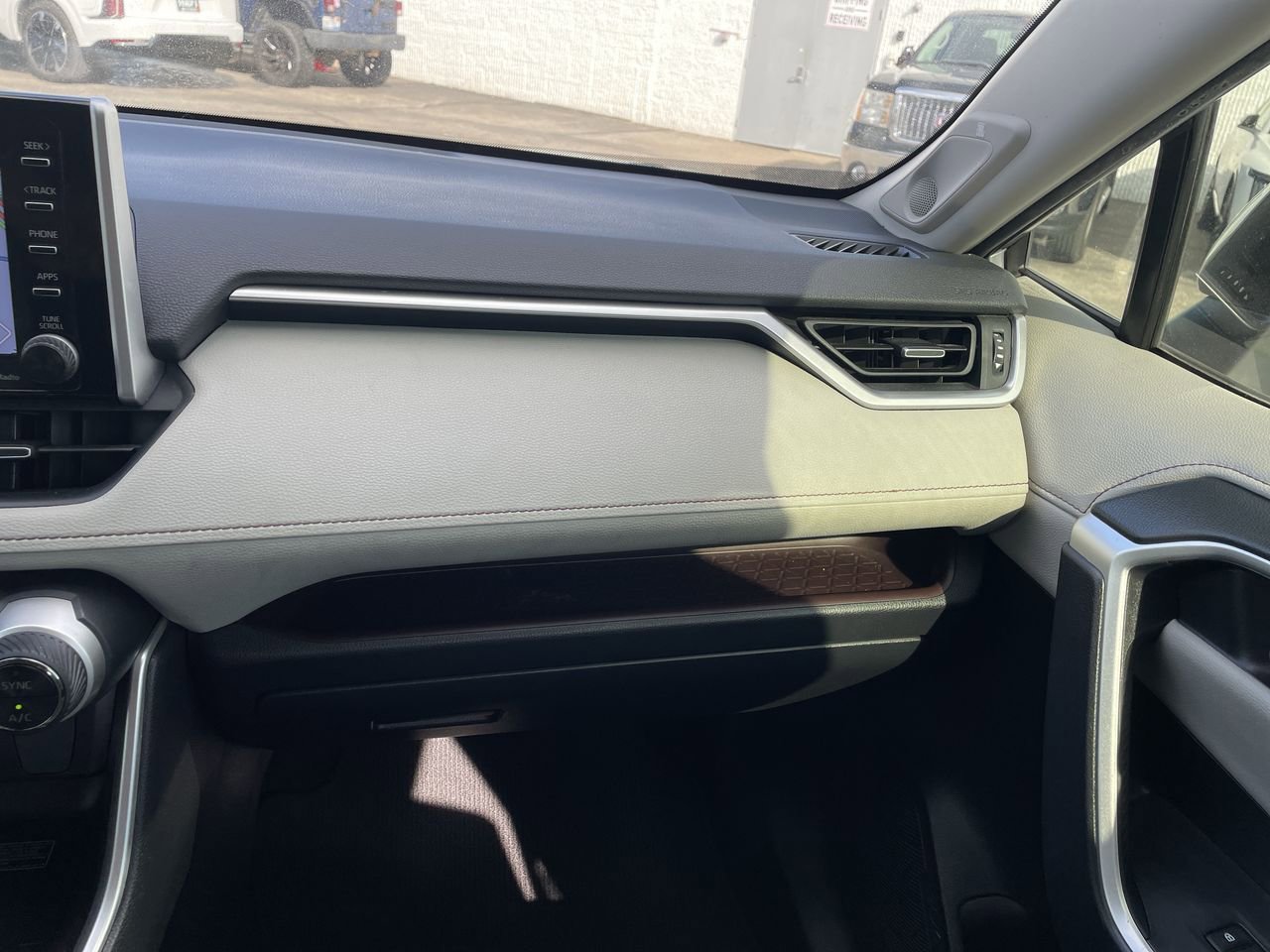 Thumbnail: 2019 Toyota RAV4 - 16