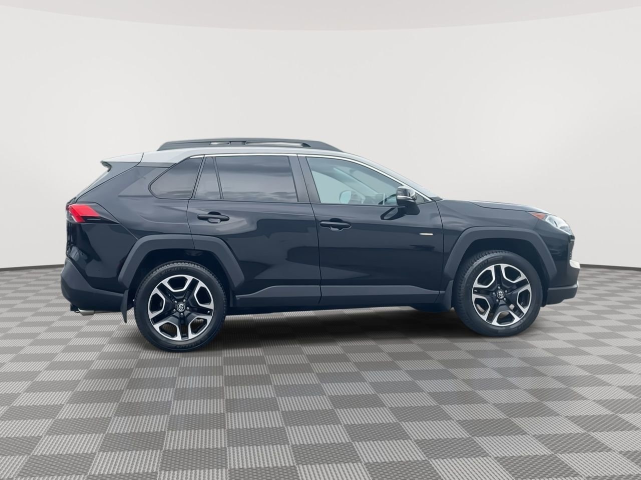 Thumbnail: 2019 Toyota RAV4 - 9