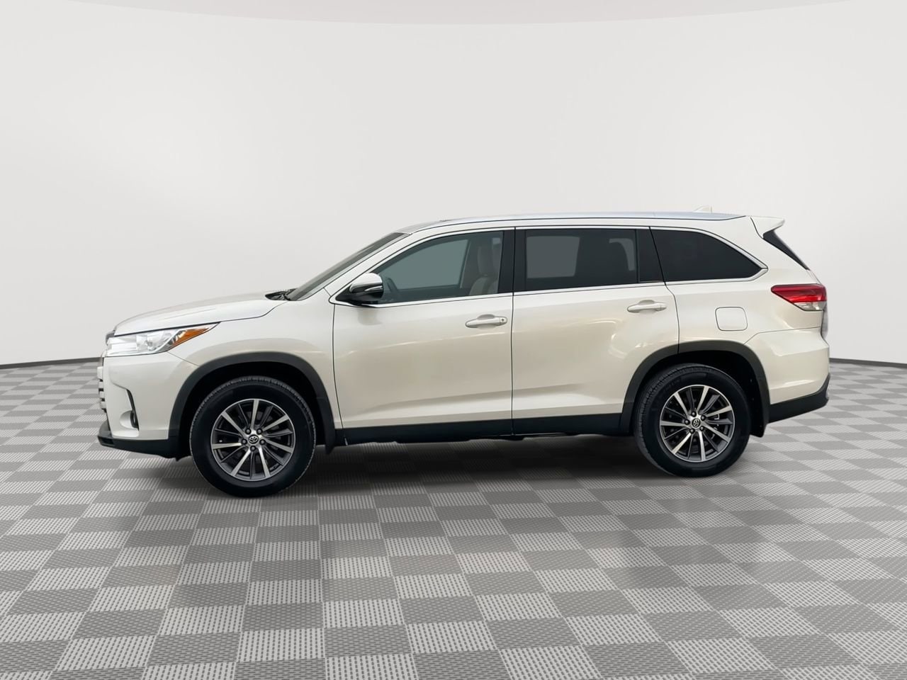 Thumbnail: 2019 Toyota Highlander - 5