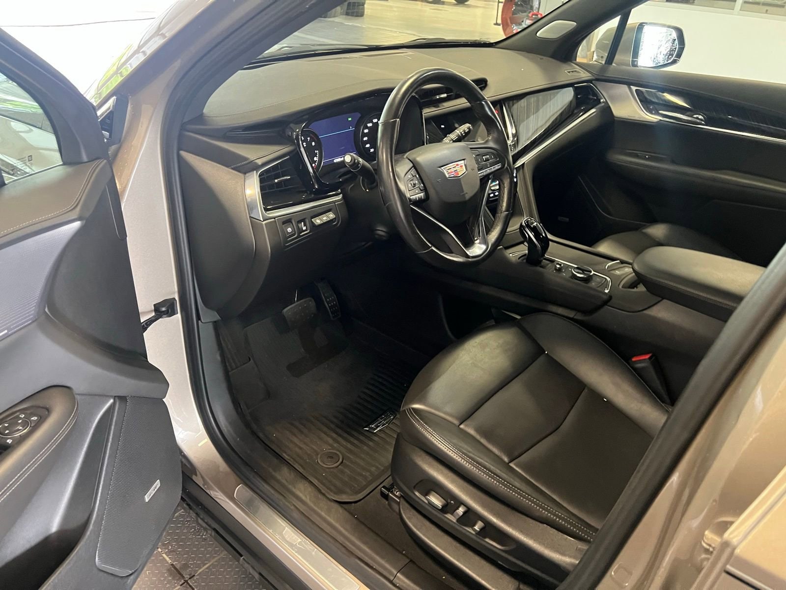 Thumbnail: 2023 Cadillac XT6 - 5