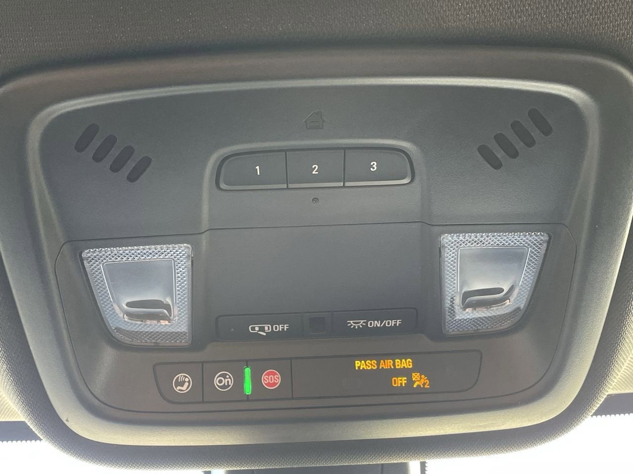 Thumbnail: 2023 Chevrolet Traverse - 31