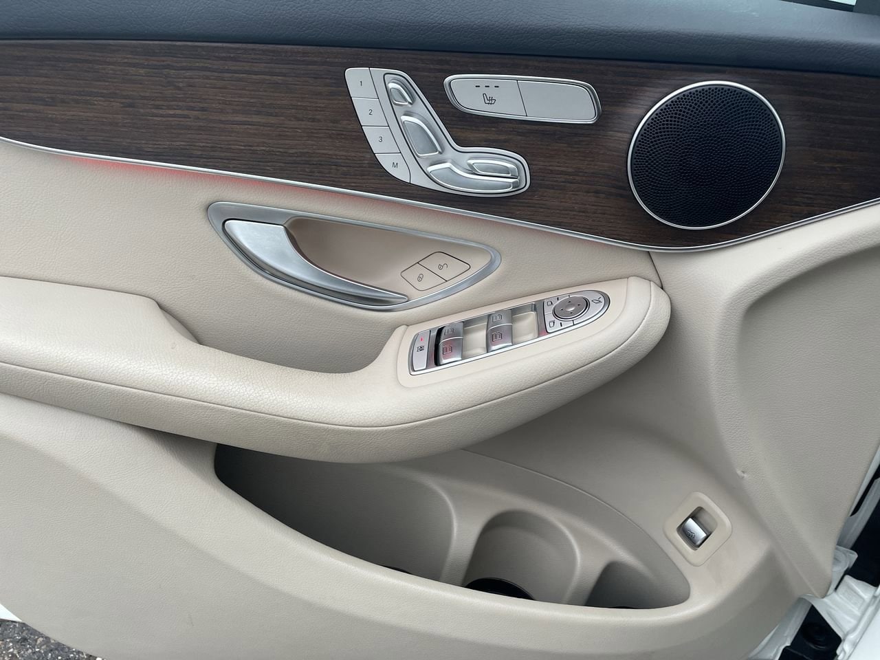 Thumbnail: 2022 Mercedes-Benz GLC - 33