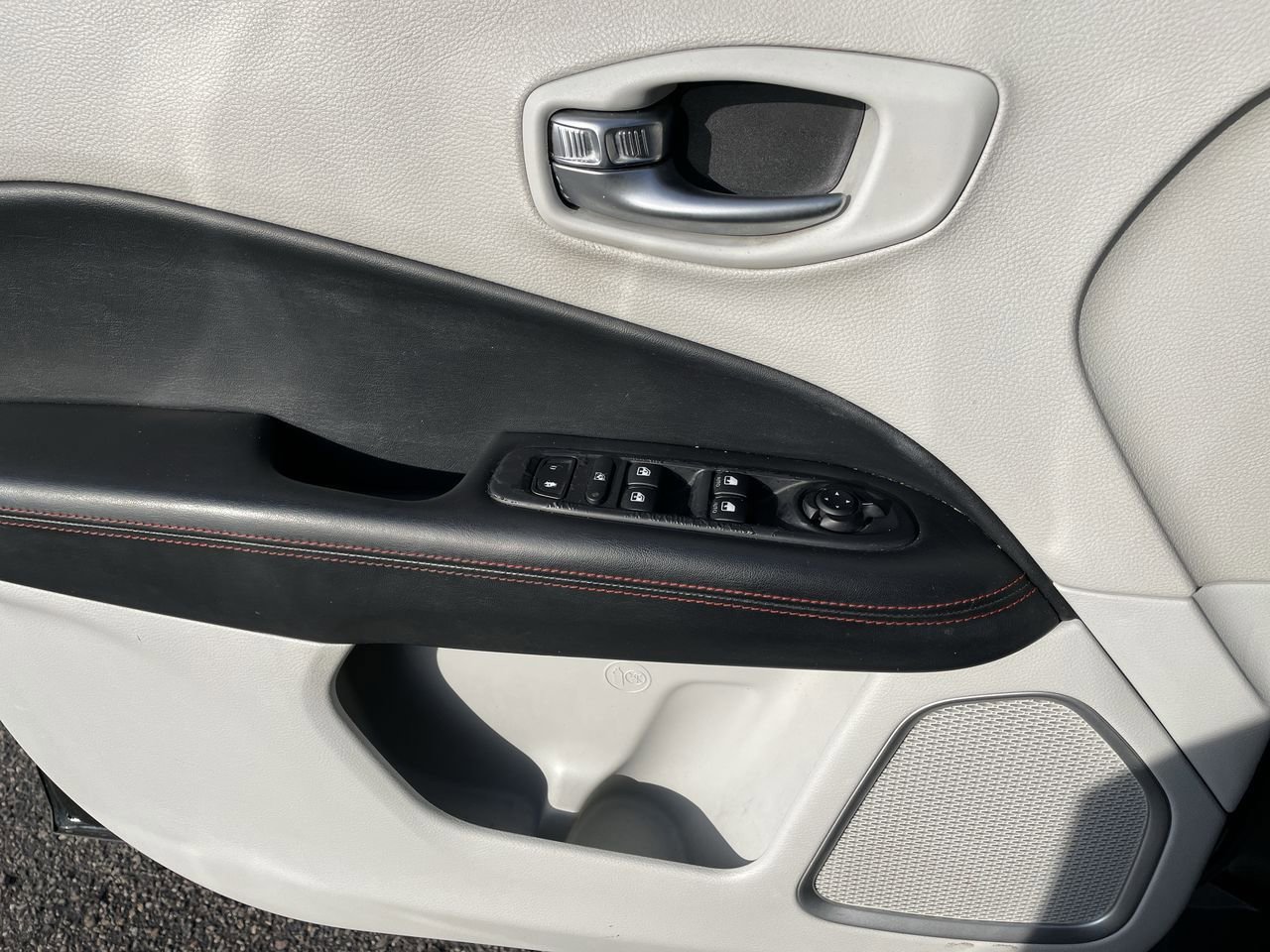 Thumbnail: 2018 Jeep Compass - 34