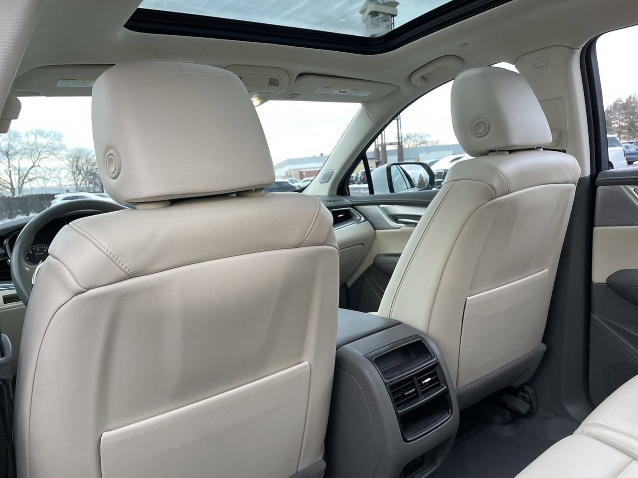 Thumbnail: 2023 Cadillac XT5 - 20