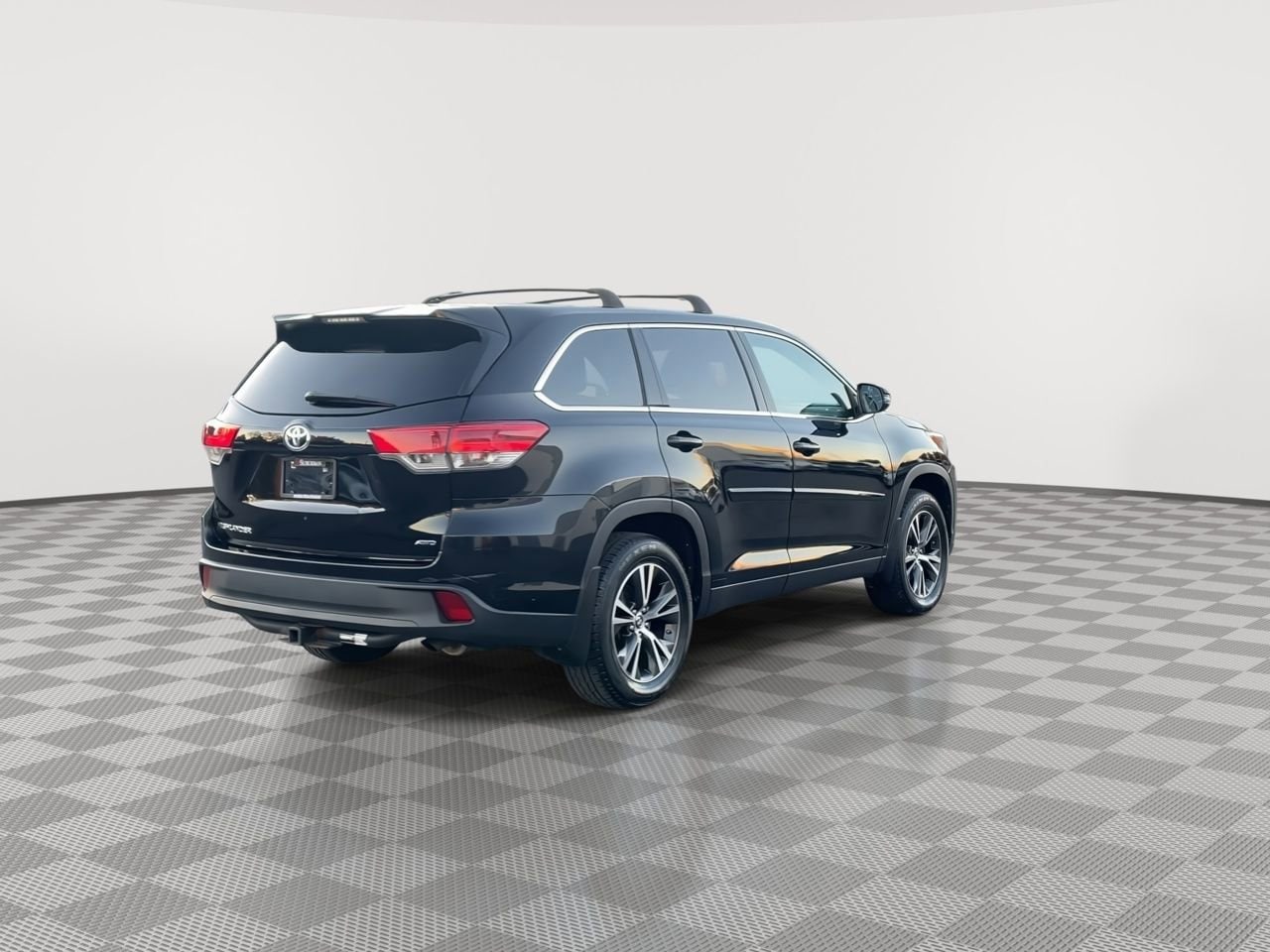 Thumbnail: 2019 Toyota Highlander - 8