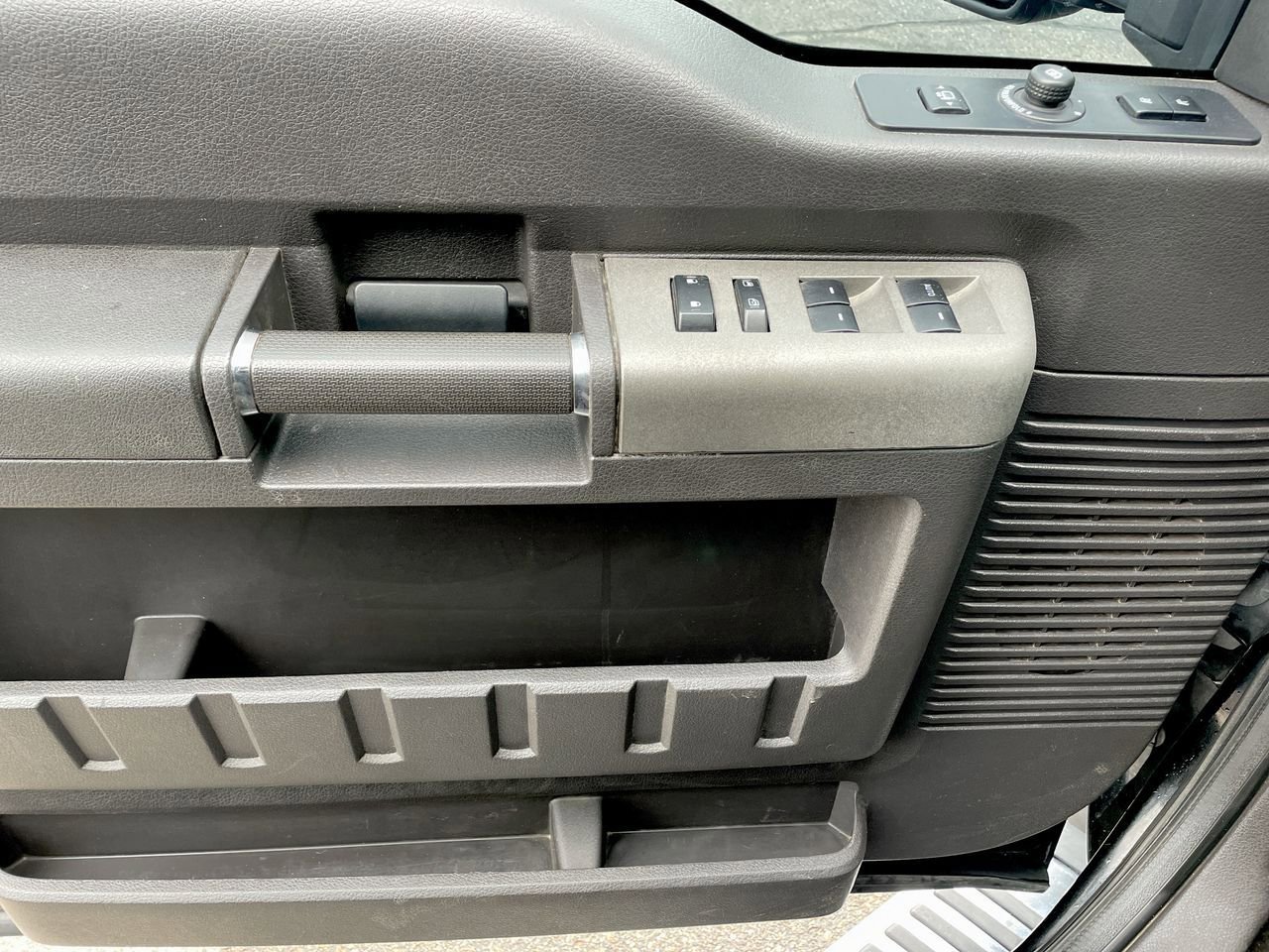 Thumbnail: 2011 Ford Econoline - 33