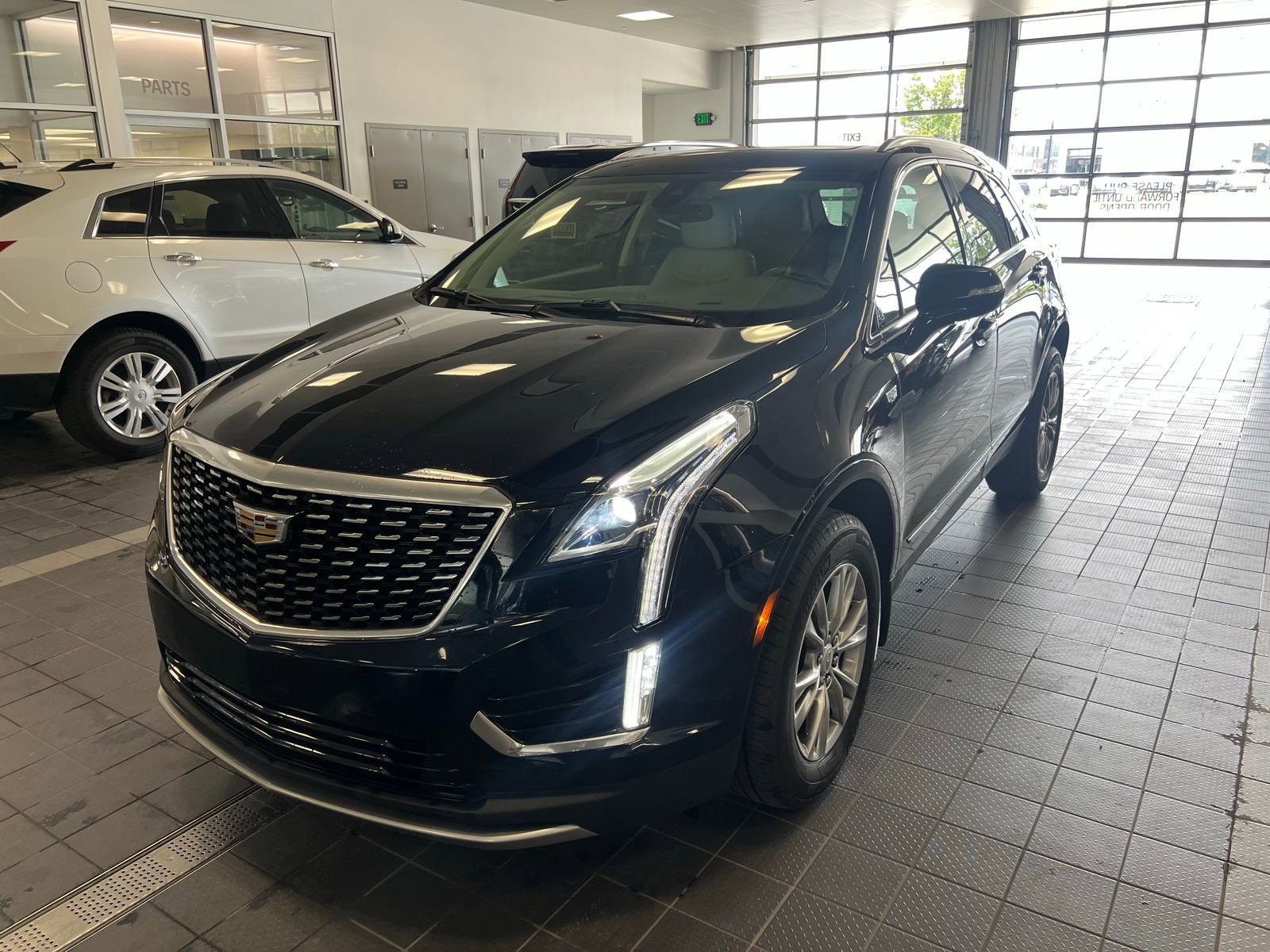 Thumbnail: 2022 Cadillac XT5 - 1