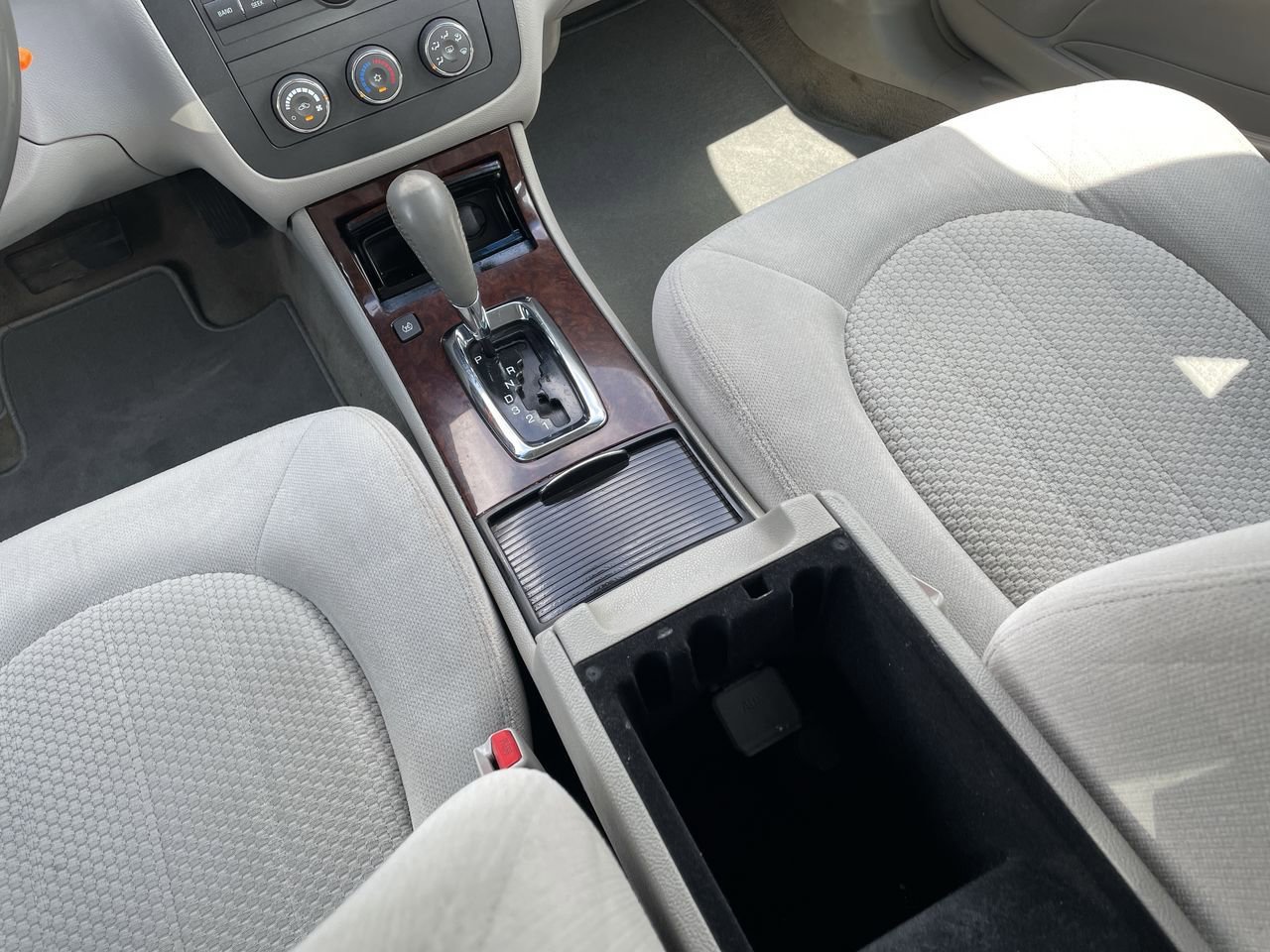 Thumbnail: 2011 Buick Lucerne - 21
