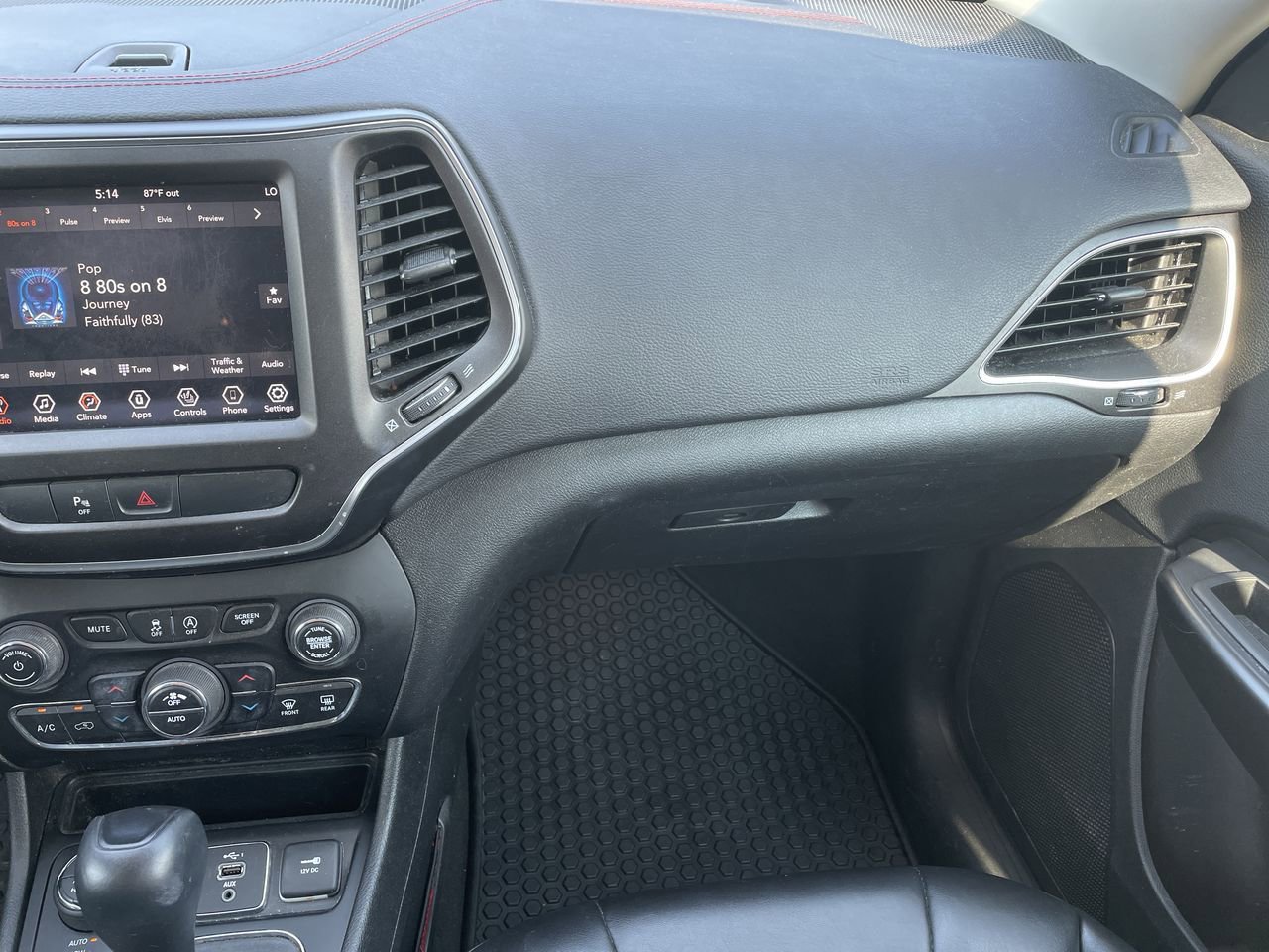 Thumbnail: 2019 Jeep Cherokee - 16