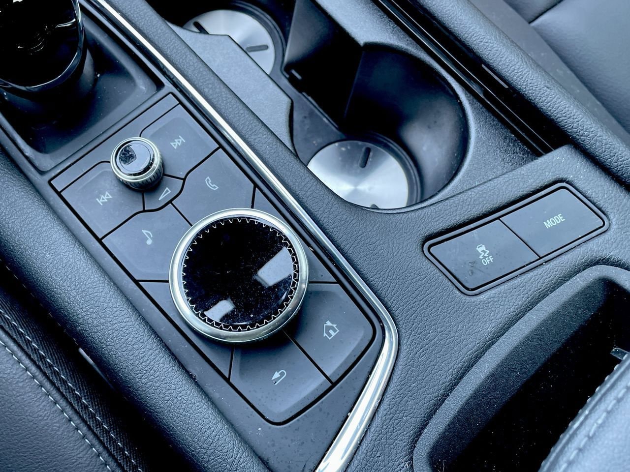 Thumbnail: 2025 Cadillac XT6 - 30