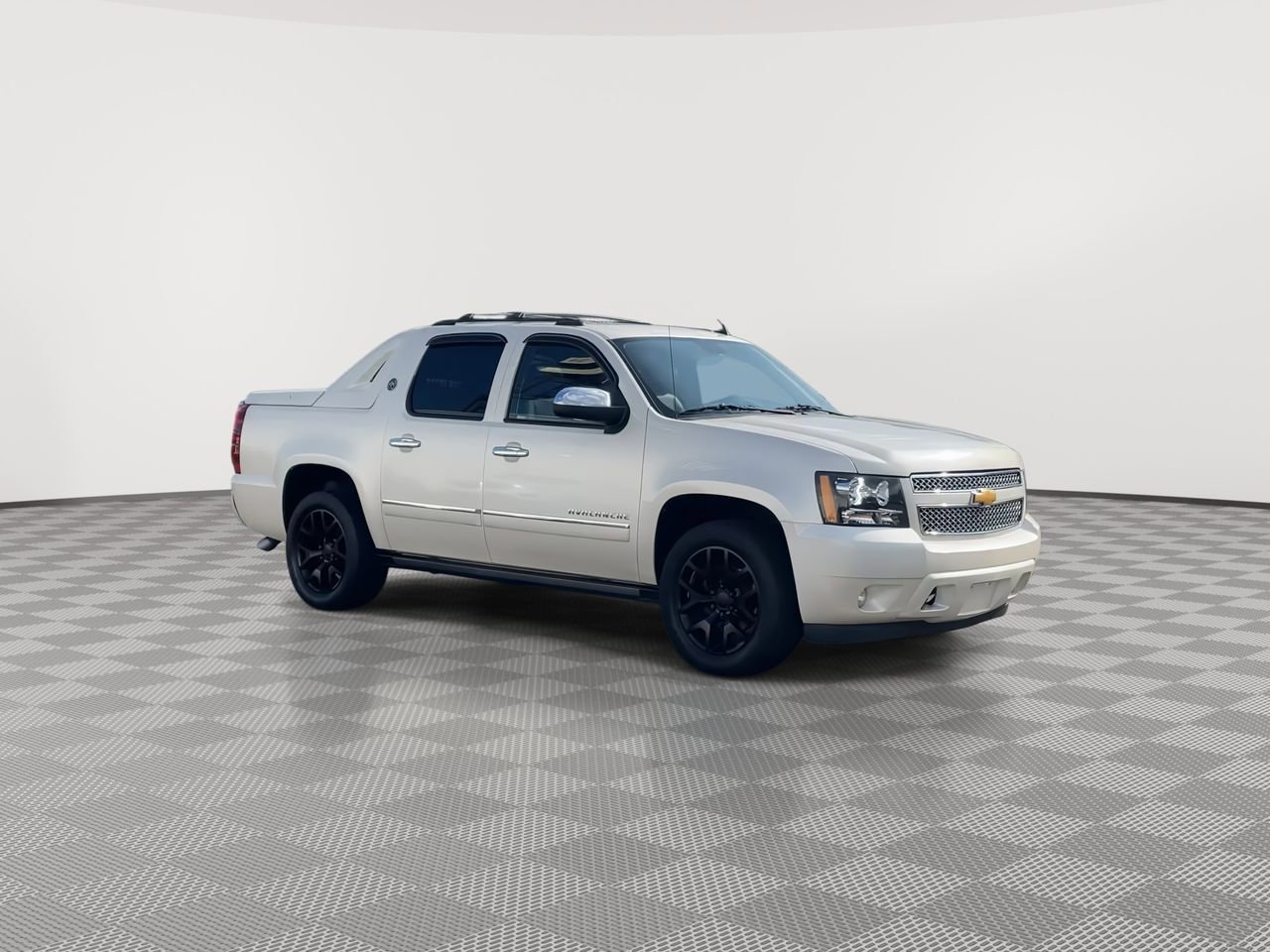 2013 Chevrolet Avalanche LTZ photo 2