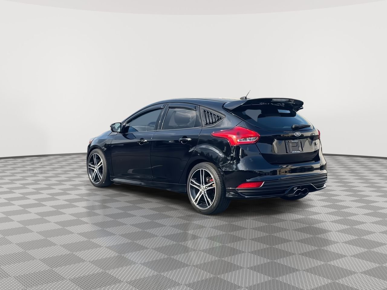 Thumbnail: 2017 Ford Focus - 6