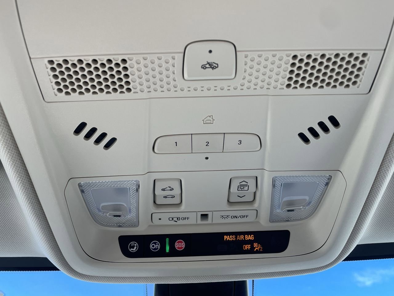 Thumbnail: 2025 Cadillac XT5 - 32