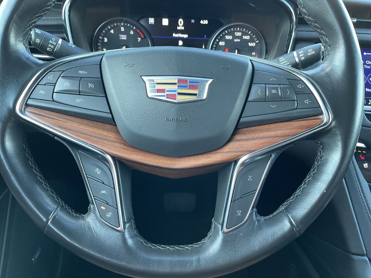 Thumbnail: 2023 Cadillac XT5 - 10