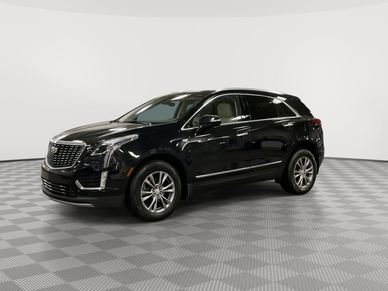 Thumbnail: 2023 Cadillac XT5 - 4