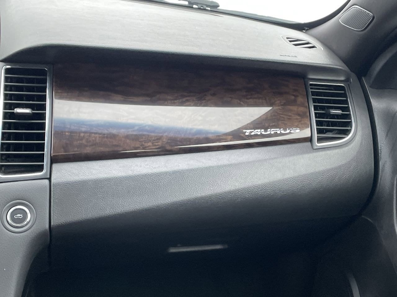 Thumbnail: 2017 Ford Taurus - 16