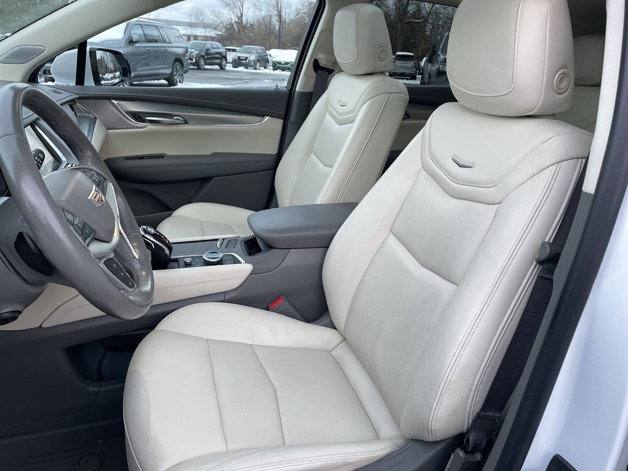 Thumbnail: 2023 Cadillac XT5 - 12