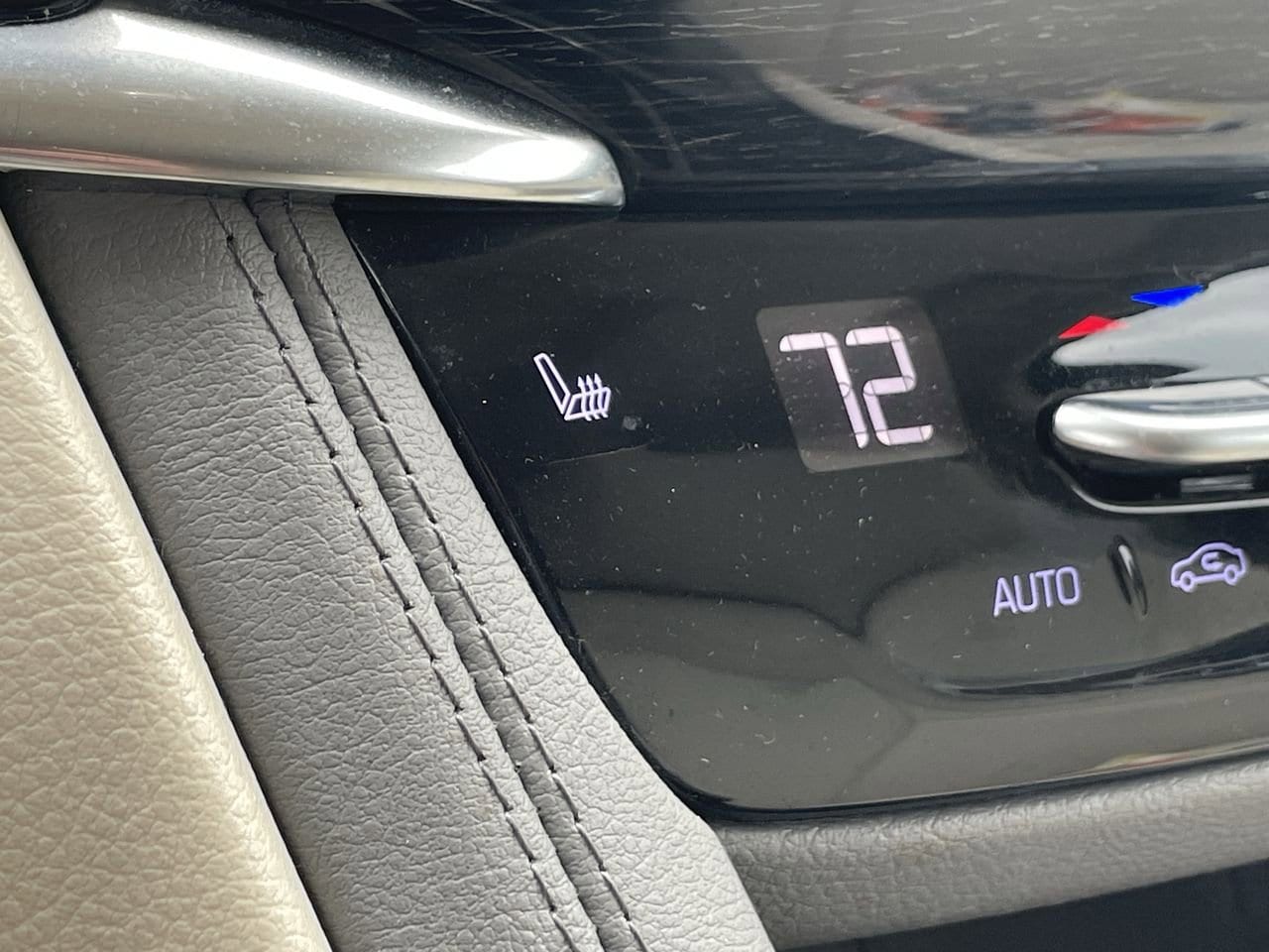 Thumbnail: 2022 Cadillac XT6 - 23