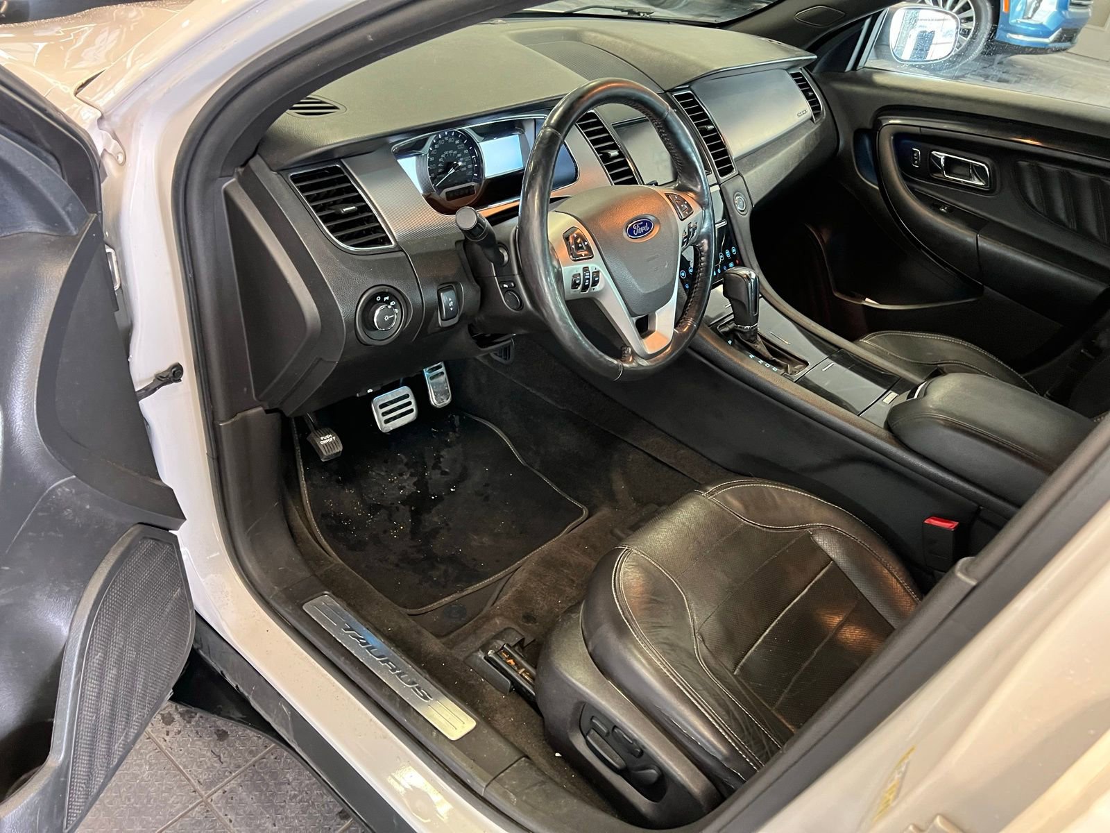 Thumbnail: 2015 Ford Taurus - 5