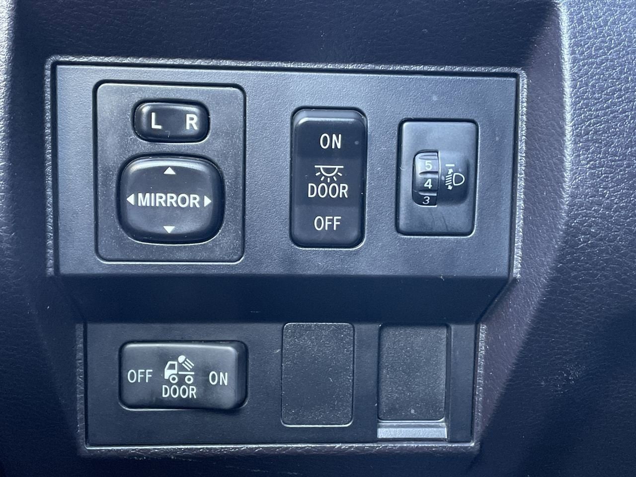 Thumbnail: 2016 Toyota Tundra - 27