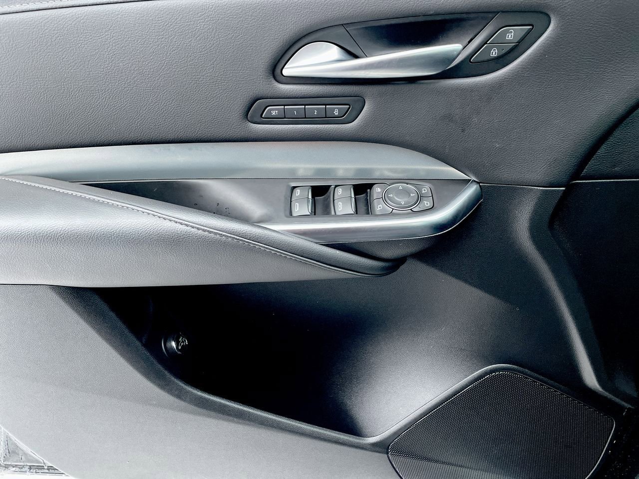 Thumbnail: 2023 Cadillac XT4 - 34