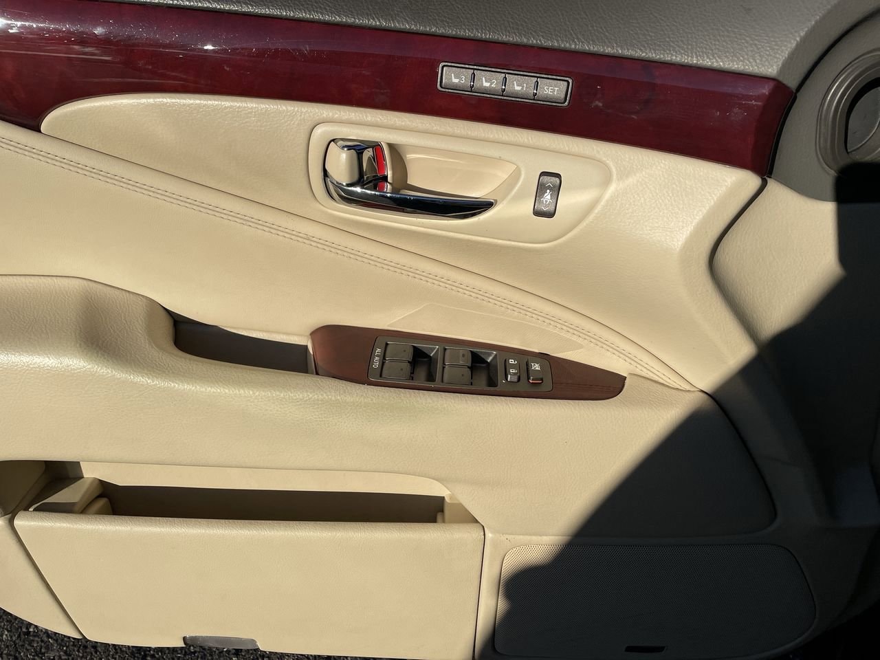 Thumbnail: 2012 Lexus LS - 33